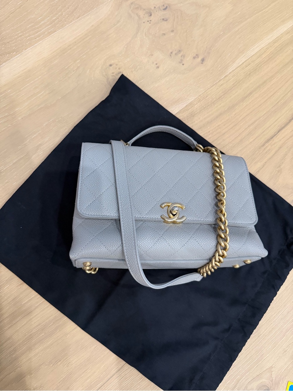 Grained Calfskin Small Stitched Flap - Picture 4 of 16
